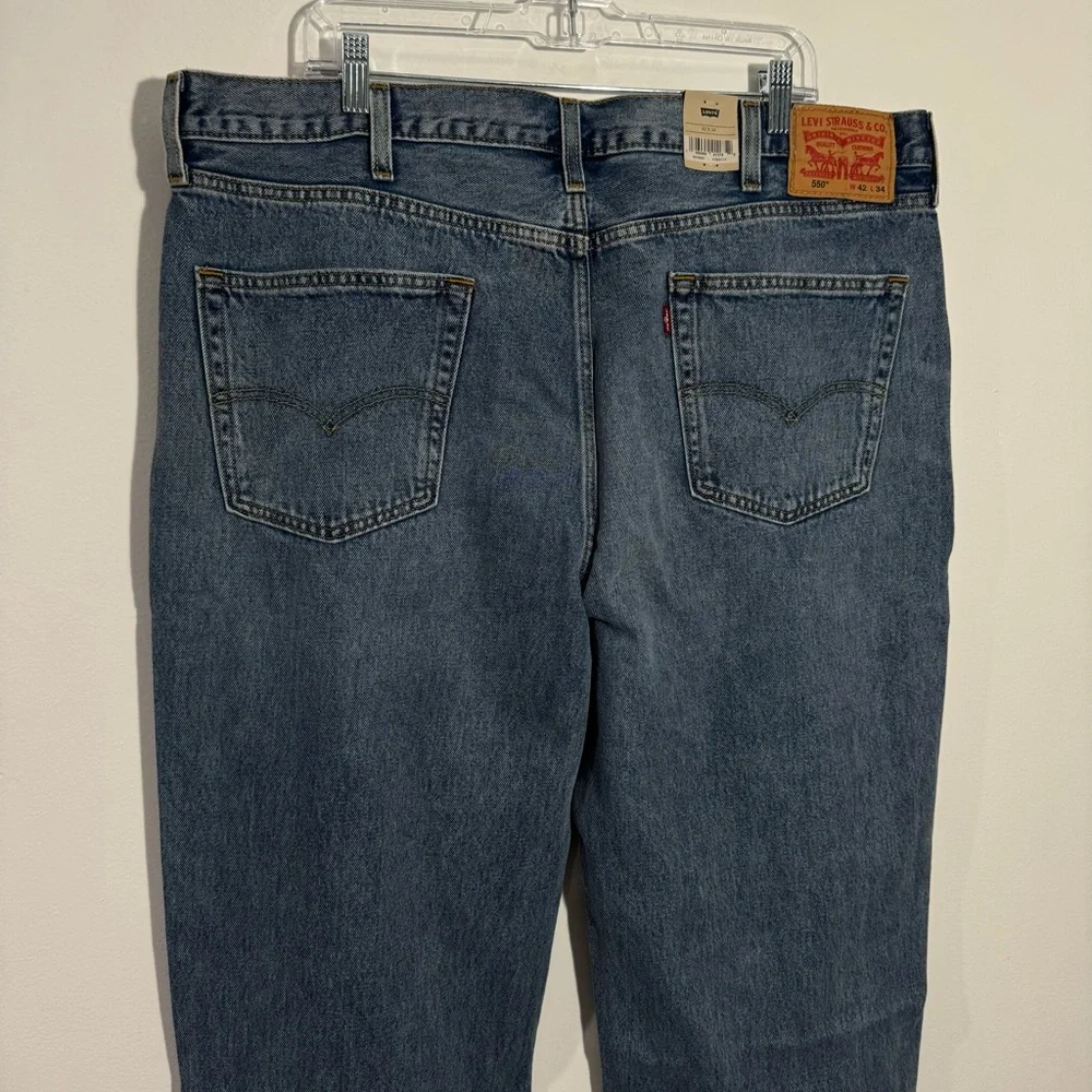 NWT Levi's Men's 550 Relaxed Fit Jeans‎ Distressed 42 x 34 Minimalist Preppy